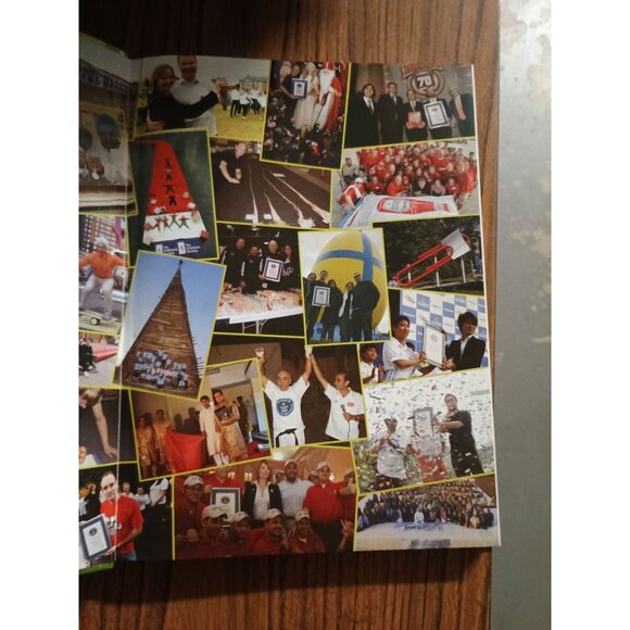 Guinness World Records 2009 Hardcover Book With 3-D Photography - Picture 3 of 7